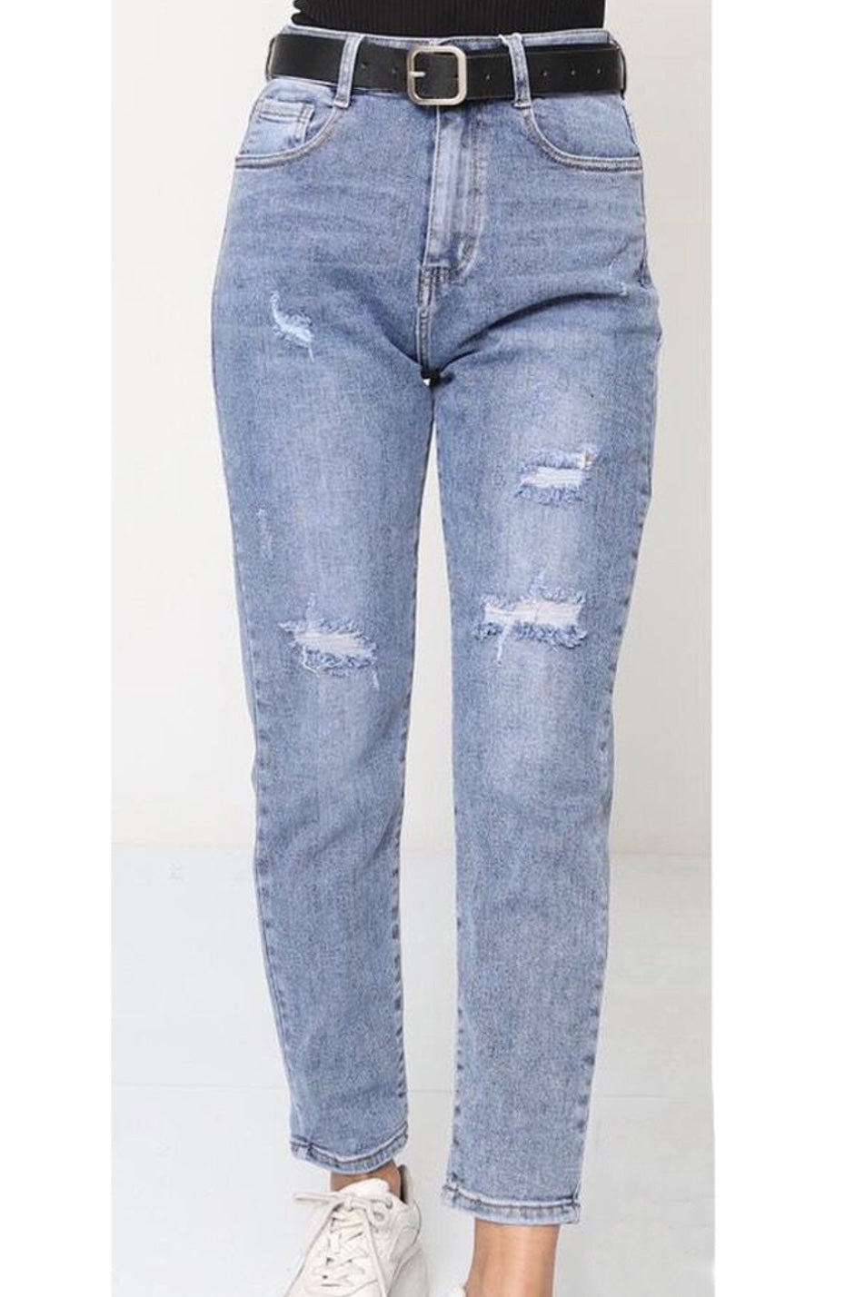Lightwash Belted Ripped Mom Jean